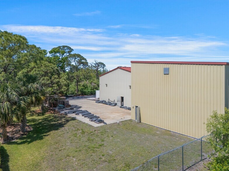 More Photos Of 1500 Desoto Rd, Sarasota Warehouse For Sale