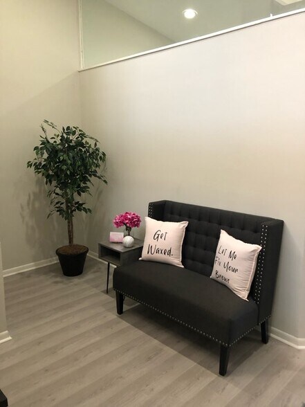 More Photos Of 13907 N Dale Mabry, Tampa Office For Sale