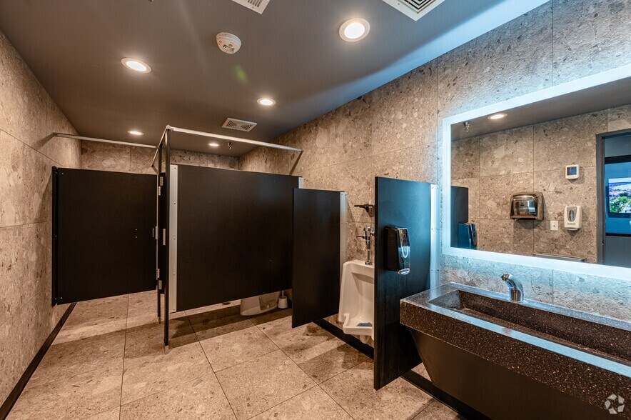 More Photos Of 5321 Cameron St, Las Vegas General Retail For Lease