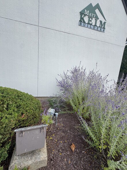 More Photos Of 2020 Dean St, St Charles Office For Sale