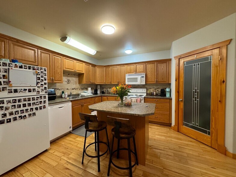 More Photos Of 7 E Water St, Little Curren General Retail For Sale