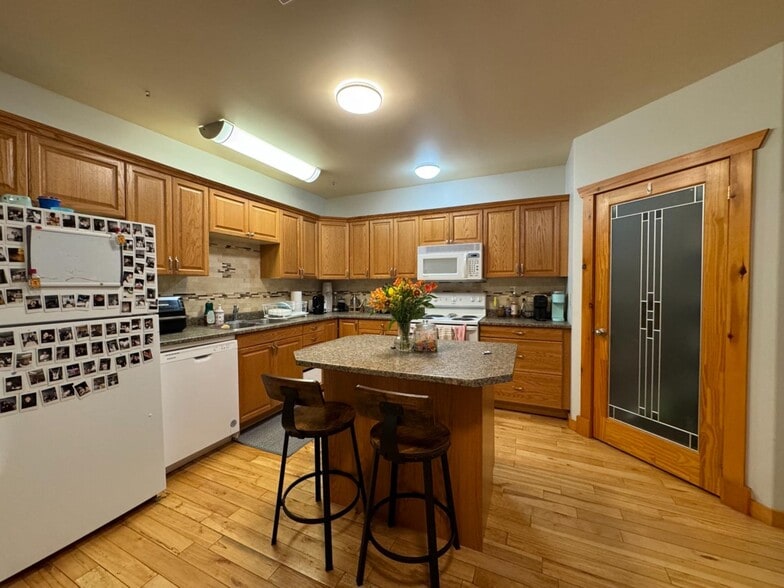 More Photos Of 7 E Water St, Little Curren Storefront Retail Residential For Sale