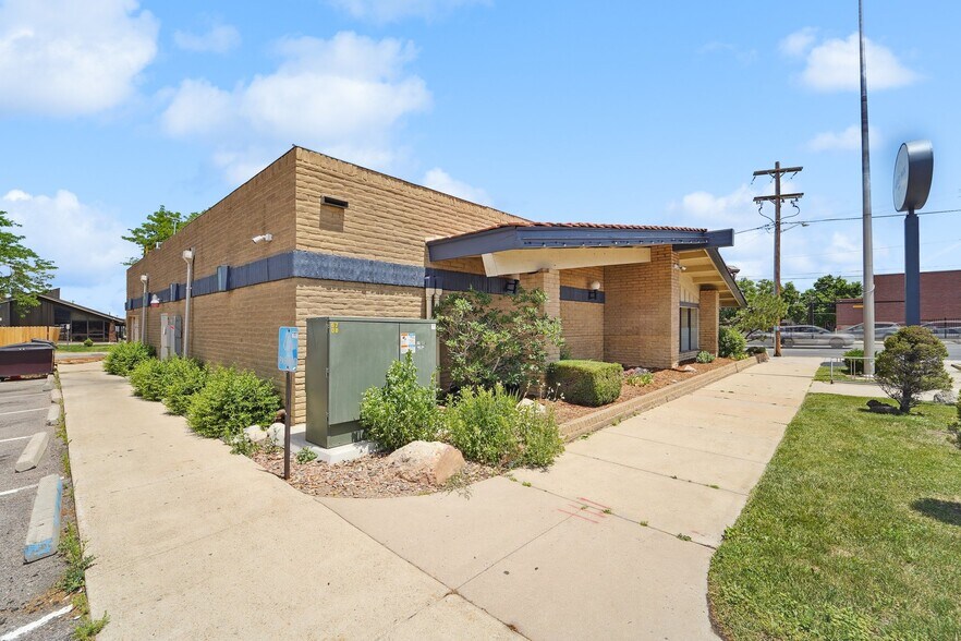 More Photos Of 2133 S Sheridan Blvd, Denver Restaurant For Lease