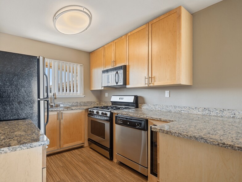 More Photos Of 380 Esplanade Ave, Pacifica Apartments For Sale