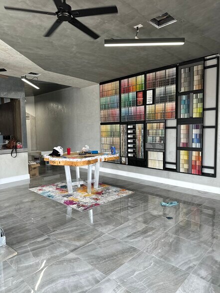 More Photos Of 5727 Westheimer Rd, Houston General Retail For Lease