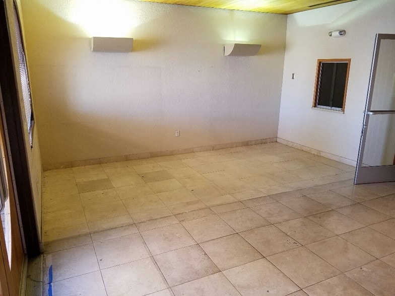 More Photos Of 5040 Edna Ave, Las Vegas Office For Lease