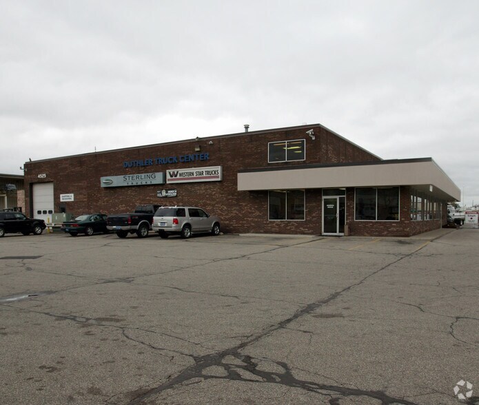 More Photos Of 4525 Clay Ave SW, Grand Rapids Auto Dealership For Lease