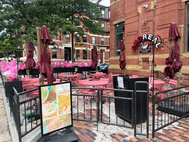 Primary Photo Of 279 Newbury St, Boston Storefront Retail Office For Lease