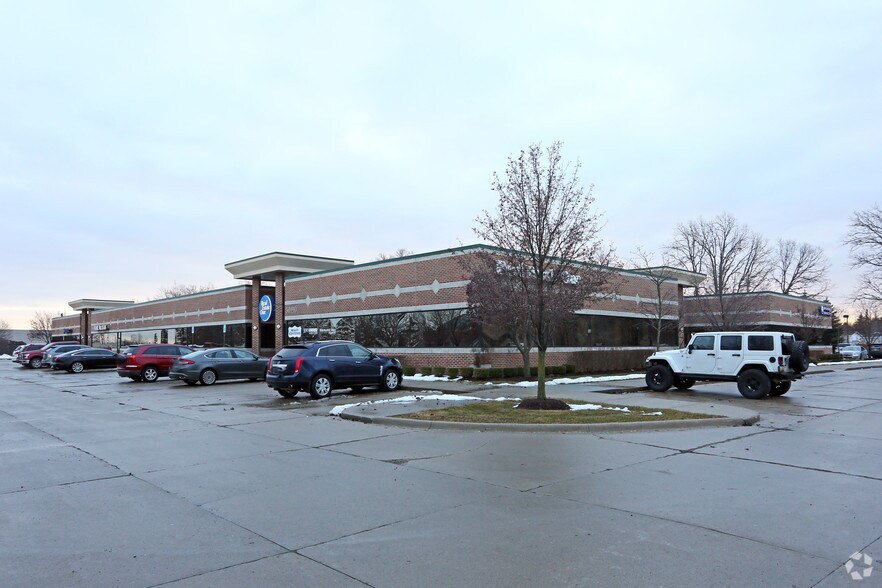 More Photos Of 50154-50202 Schoenherr Rd, Shelby Township Medical For Lease