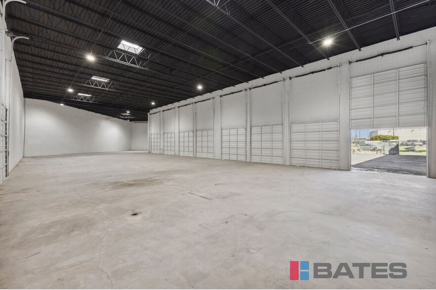 More Photos Of 9525 & 9535 Skillman St, Dallas Showroom For Sale