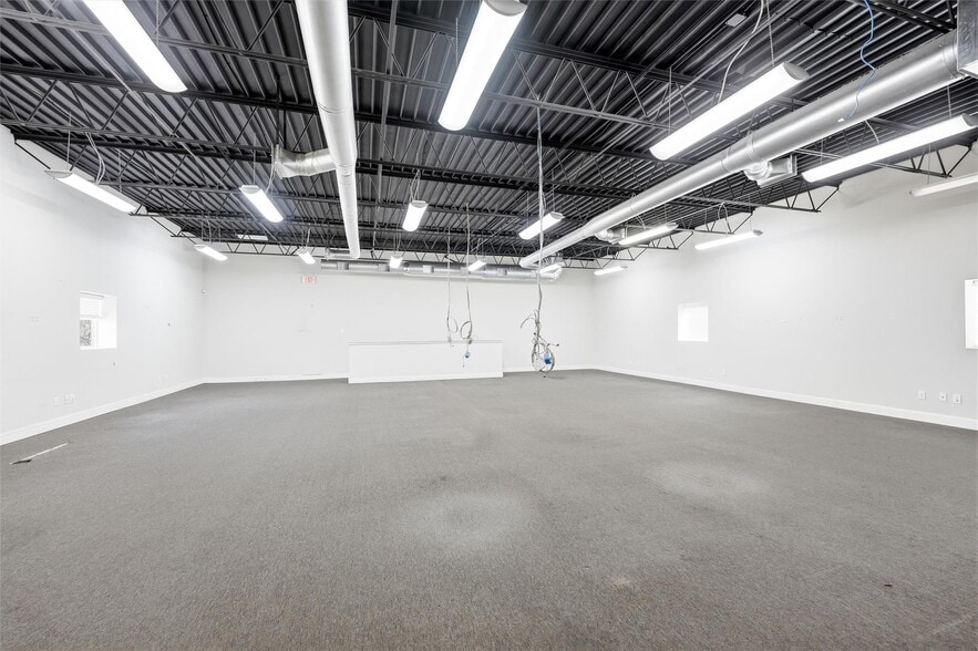 More Photos Of 1301 E Weatherford St, Fort Worth Showroom For Sale