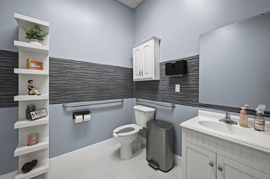 More Photos Of 7350 Futures Dr, Orlando Office For Sale