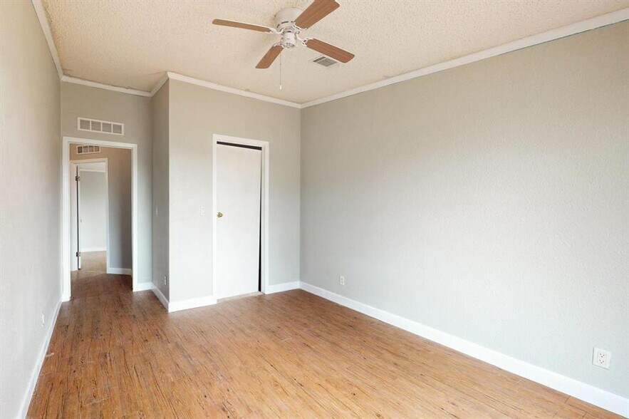 More Photos Of 262 Highway 290 E, Elgin Specialty For Sale
