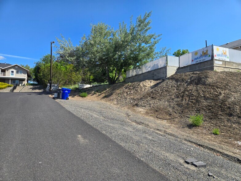 More Photos Of 903 16th Ave, Lewiston Flex For Sale