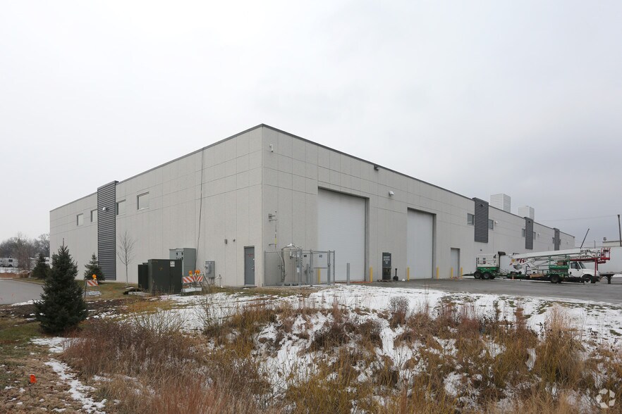 More Photos Of 1065 Phalen Blvd, Saint Paul Warehouse For Lease