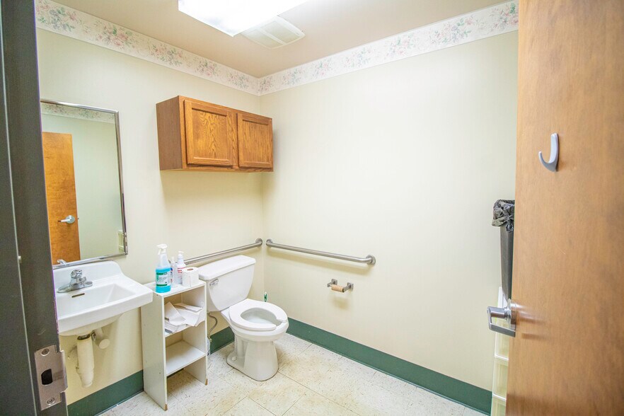 More Photos Of 720 W Navajo St, West Lafayette Office For Lease