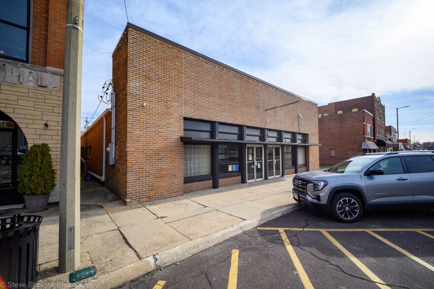 Primary Photo Of 411 S Main St, Hillsboro Specialty For Sale