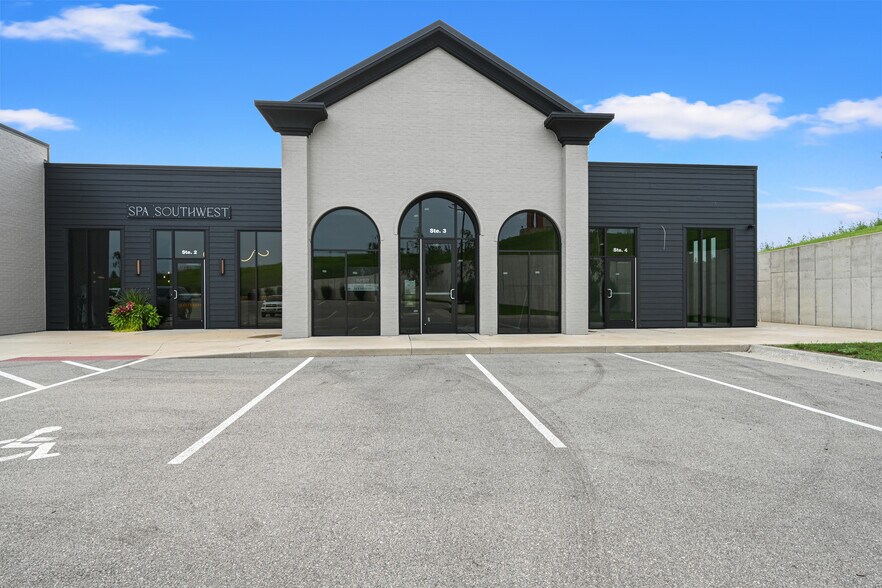 Primary Photo Of 6689 Boulder Brook Ct, Dubuque Medical For Lease