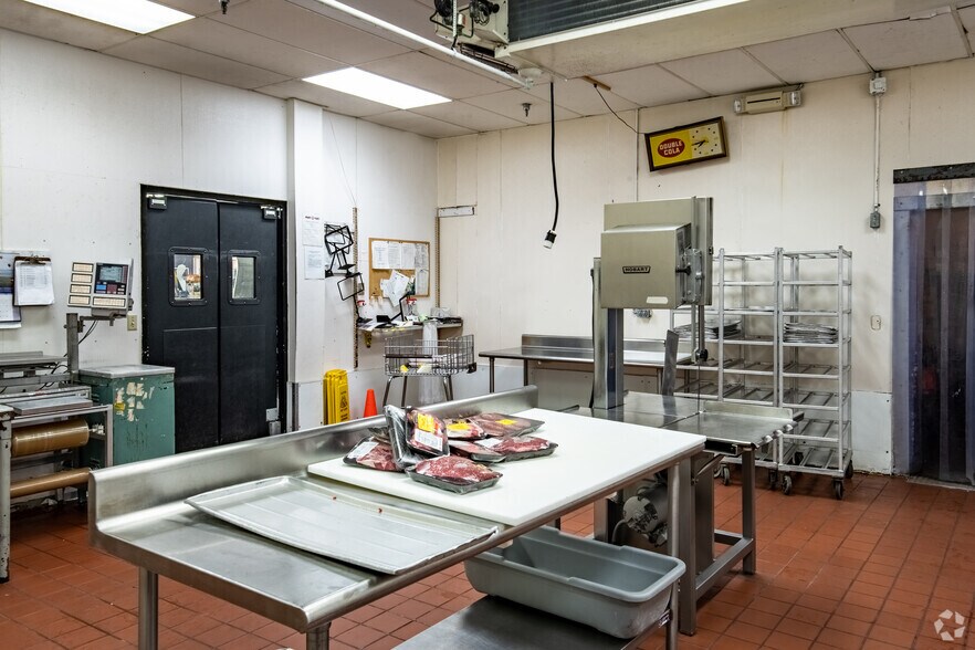 More Photos Of 106 W Oak St, Boscobel Supermarket For Sale