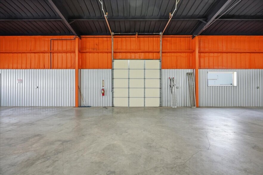 More Photos Of 3118 E Slaton Hwy, Lubbock Showroom For Sale