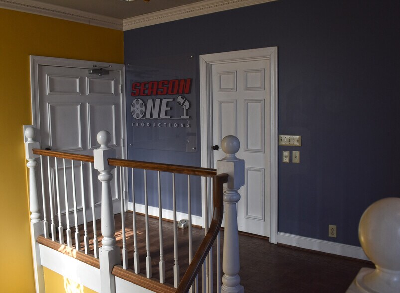 More Photos Of 25 Music Square E, Nashville Office For Lease