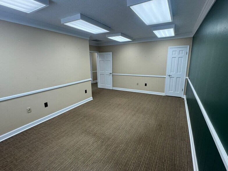 More Photos Of 1011 Grove Rd, Greenville Medical For Lease