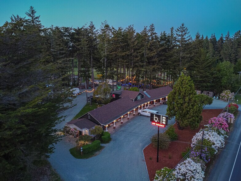 More Photos Of 1175 2nd St SE, Bandon Hotel For Sale