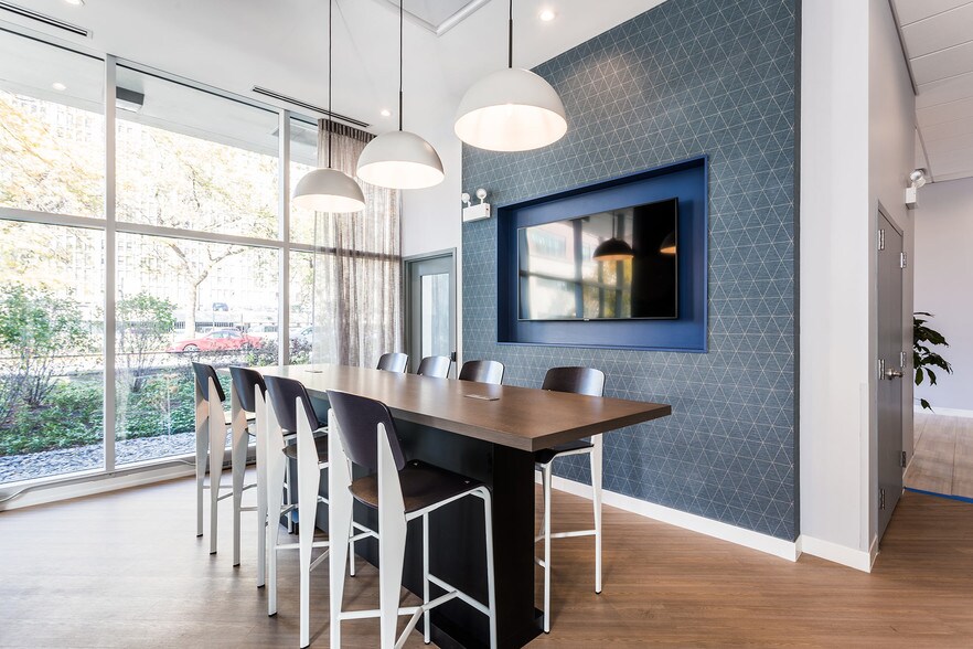 More Photos Of 2111 S Michigan Ave, Chicago Apartments For Lease