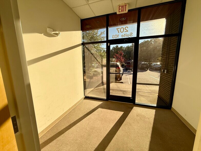 More Photos Of 207 Airport Rd, Fayetteville Light Manufacturing For Lease