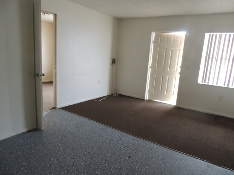 More Photos Of 408 N Ridgewood Dr, Sebring Freestanding For Sale