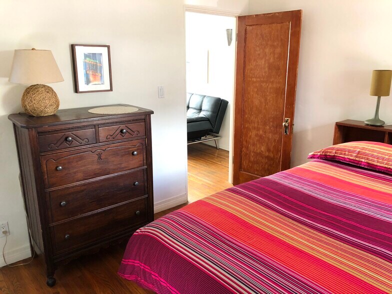 More Photos Of 2019-2023 Riverside Dr, Los Angeles Storefront Retail Office For Sale