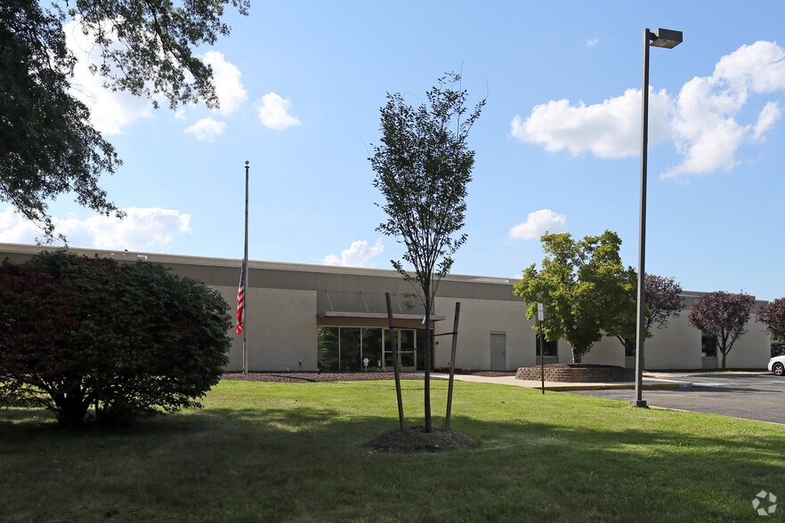 More Photos Of 200 Connecticut Dr, Burlington Warehouse For Lease