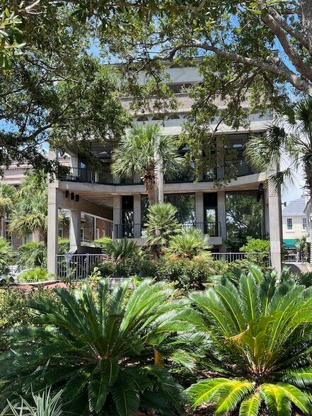 More Photos Of 916 Bay St, Beaufort Office For Sale