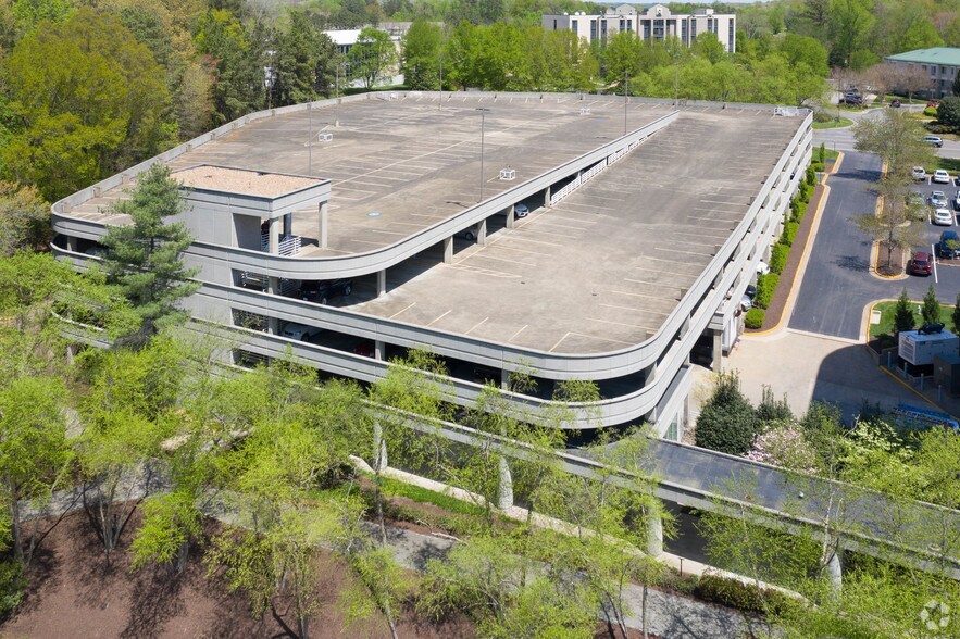 More Photos Of 300 Arboretum Pl, Richmond Office For Lease