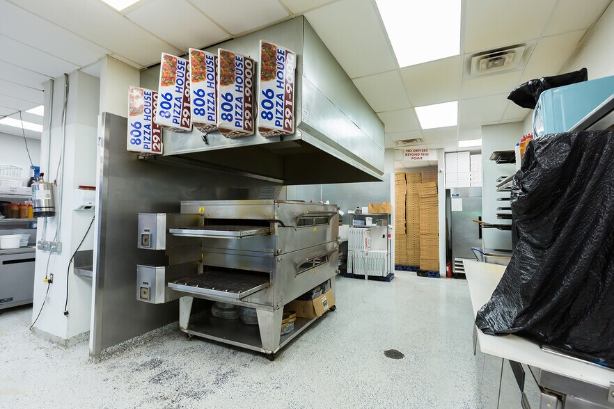 More Photos Of 1140 Kermit St, Plainview Restaurant For Sale