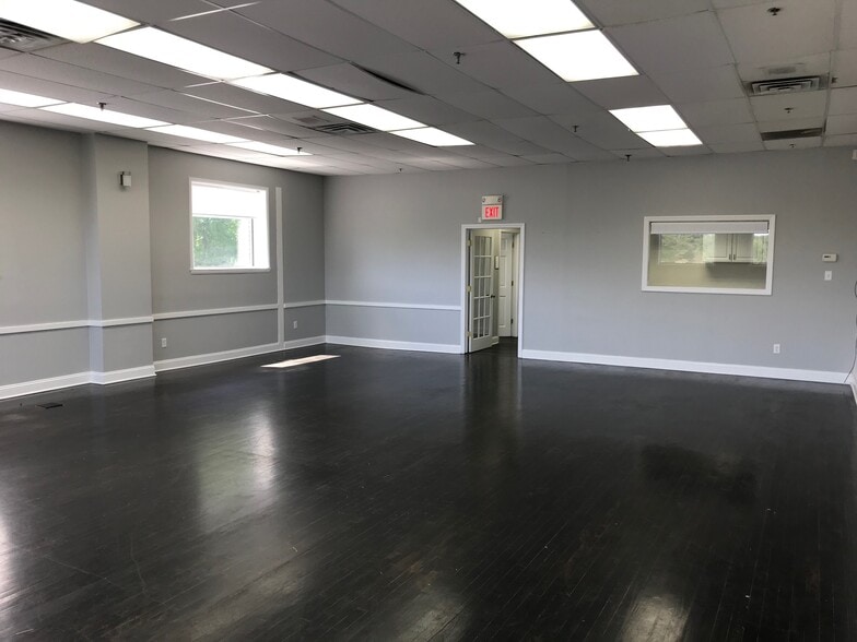 19 Willard Rd, Norwalk, CT 06851 Industrial