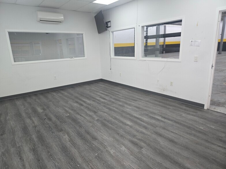 More Photos Of 59 Greenwood Ave, Midland Park Warehouse For Lease