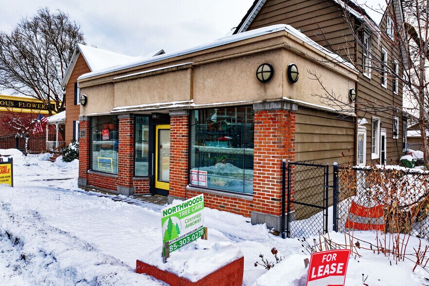 More Photos Of 231 W Ridge Rd, Rochester Office Residential For Lease