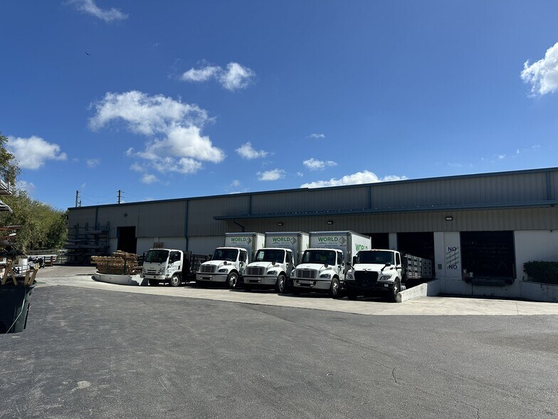 More Photos Of 6780 White Dr, Riviera Beach Warehouse For Lease