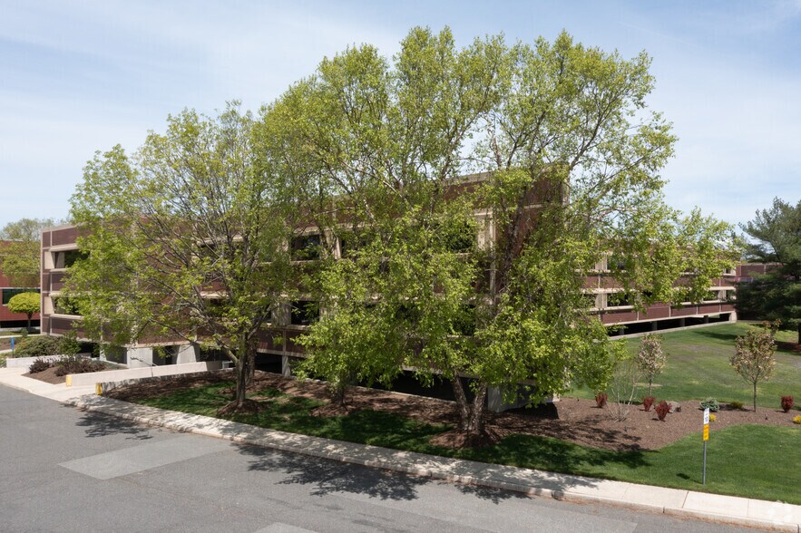 More Photos Of 910 Sylvan Ave, Englewood Cliffs Office For Lease