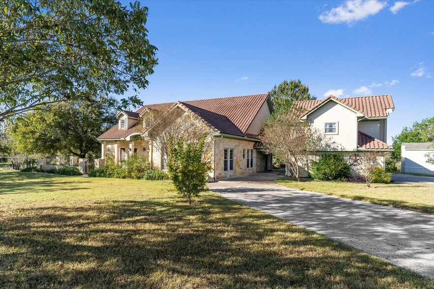More Photos Of 1092 FM 3000, Elgin Specialty For Sale