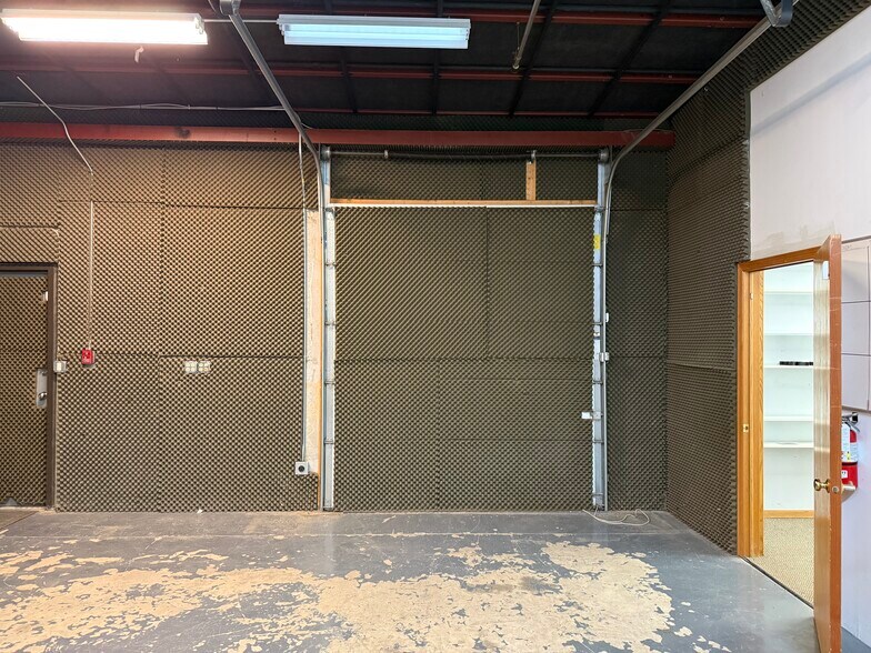 More Photos Of 2045 Grand Ave, West Des Moines Office For Lease