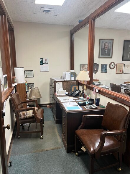 More Photos Of 740 8th Ave, Huntington Warehouse For Lease