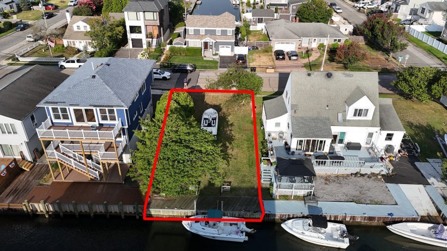 Primary Photo Of 103 Bay dr, Babylon Land For Sale