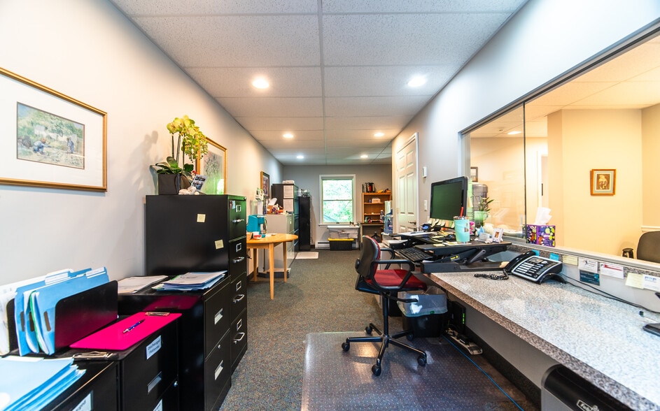 More Photos Of 943 North Rd, Groton Office Residential For Sale