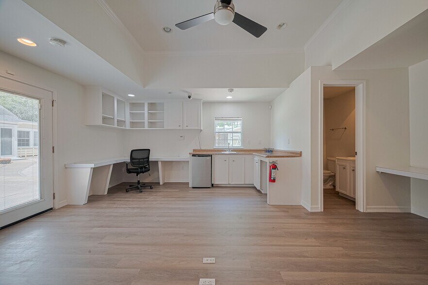 More Photos Of 826 Heights Blvd, Houston Office Residential For Sale