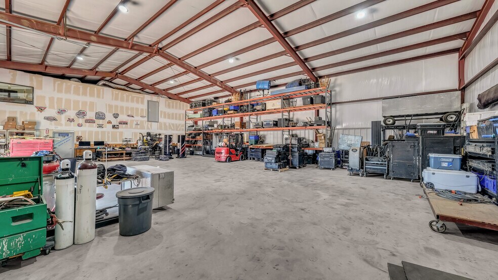 More Photos Of 125 Winners Cir, Weatherford Showroom For Sale