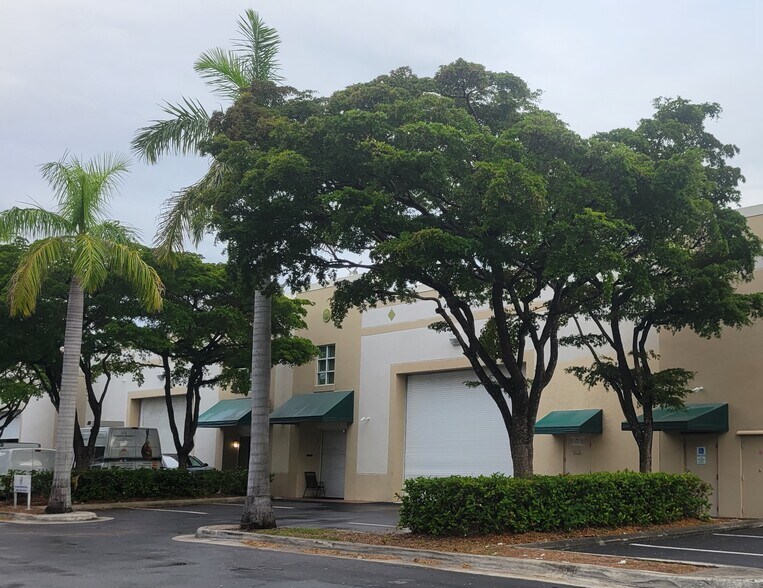 More Photos Of 3030-3050 NW 82nd Ave, Miami Showroom For Lease