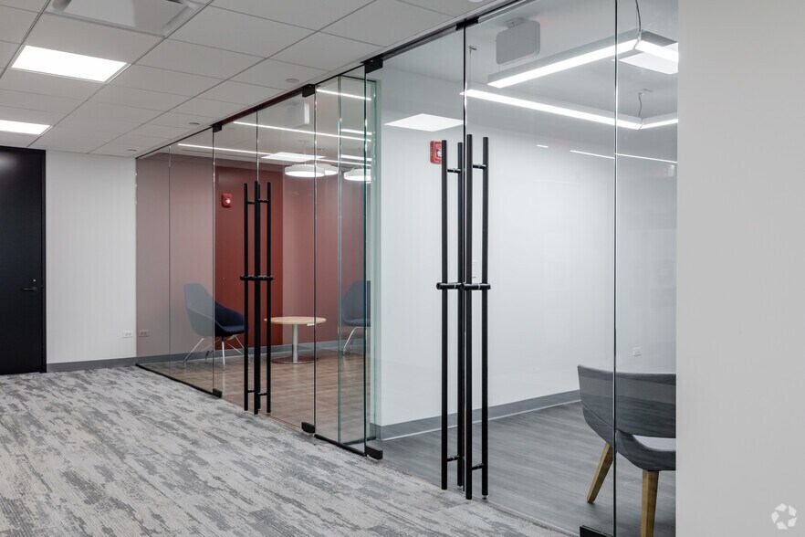 More Photos Of 1415 W 22nd St, Oak Brook Unknown For Lease