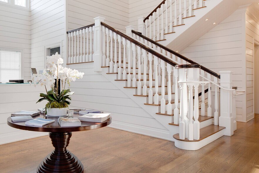 More Photos Of 26 Montauk Hwy, East Hampton Office For Sale